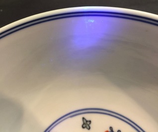Un bol en porcelaine de Chine doucai aux canards mandarins, marque et prob. &eacute;poque de Qianlong