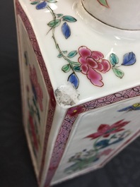 Een paar vierkante Chinese famille rose theebussen met deksels, Yongzheng, 1723-1735