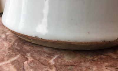 A very tall and fine Chinese famille rose vase, 18/19th C.