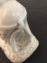 Un mod&egrave;le de Guandi, Dieu de la guerre, en porcelaine blanc de Chine de Dehua, Dynastie Ming, Chongzhen (1627&ndash;1644)