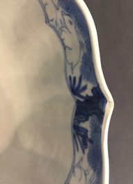 Un bol en porcelaine de Chine bleu et blanc &agrave; d&eacute;cor de cavaliers, Kangxi