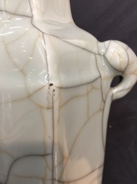 A Chinese ge-type double lozenge vase,18/19th C.