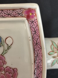 Een paar vierkante Chinese famille rose theebussen met deksels, Yongzheng, 1723-1735