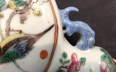 A fine small Chinese famille rose moon flask, early 19th C.