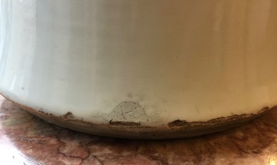 A very tall and fine Chinese famille rose vase, 18/19th C.