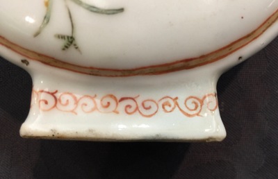 A fine small Chinese famille rose moon flask, early 19th C.