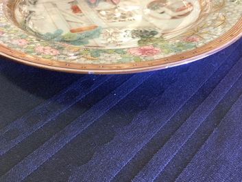 A fine Chinese famille rose plate with butterflies on the rim, Yongzheng, 1723-1735