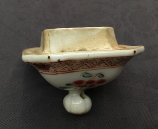 A Chinese famille rose teapot and cover, Yongzheng/Qianlong
