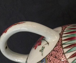 A Chinese famille rose teapot and cover, Yongzheng, 1723-1735