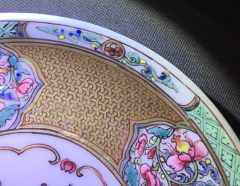Une partie d'une service &agrave; th&eacute; en porcelaine de Chine famille rose et dor&eacute;, Yongzheng, 1723-1735
