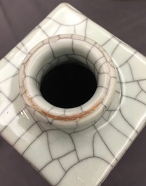 Un vase de forme cong en porcelaine &agrave; gla&ccedil;ure de type ge, Chine, 19/20&egrave;me