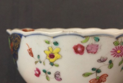 Een set van 5 Chinese famille rose koppen en 3 schotels met decor van tabaksbladeren, Qianlong, 18e eeuw