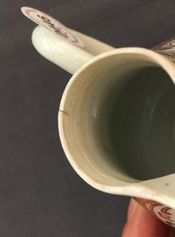 Une partie d'une service &agrave; th&eacute; en porcelaine de Chine famille rose et dor&eacute;, Yongzheng, 1723-1735