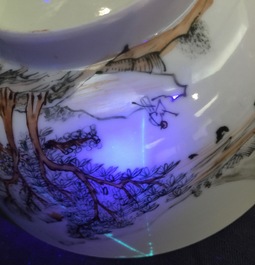 A Chinese grisaille and gilt landscape bowl, Yongzheng, 1723-1735