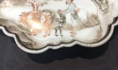 A fine Chinese grisaille spoon tray, Yongzheng/Qianlong