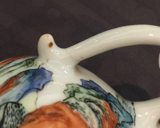 Un pot &agrave; lait et une soucoupe en porcelaine de Chine famille rose, Yongzheng, 1723-1735