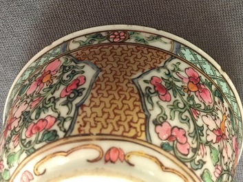 Une partie d'une service &agrave; th&eacute; en porcelaine de Chine famille rose et dor&eacute;, Yongzheng, 1723-1735