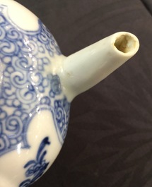 A Chinese blue and white teapot and cover, Yongzheng, 1723-1735