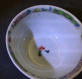 Een set van 4 Chinese famille rose koppen en schotels, Yongzheng/Qianlong