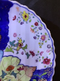 Een set van 8 grote Chinese famille rose koppen en 6 schotels met decor van tabaksbladeren, Qianlong, 18e eeuw