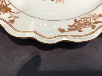 Een paar Chinese borden voor de Spaanse markt met het wapen van Arguello, Qianlong, ca. 1770