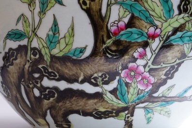 A fine Chinese famille rose tianqiuping "Nine peaches" vase, Guangxu mark, 19/20th C.