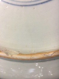 Un grand plat en porcelaine de Chine famille verte, Kangxi