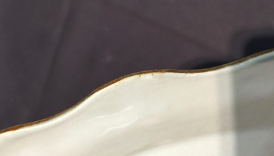 Een paar Chinese borden voor de Spaanse markt met het wapen van Arguello, Qianlong, ca. 1770