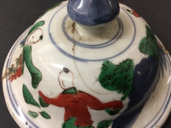 Een Chinese wucai dekselvaas, Transitie periode, 1620-1683