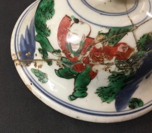 Een Chinese wucai dekselvaas, Transitie periode, 1620-1683