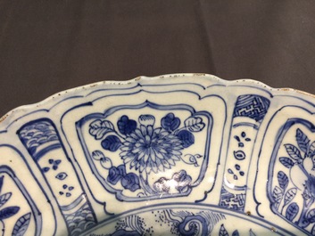 Un plat en porcelaine de Chine &agrave; d&eacute;cor d'un Qilin, Ming, Wanli, 1573-1619