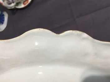 Een paar Chinese borden voor de Spaanse markt met het wapen van Arguello, Qianlong, ca. 1770