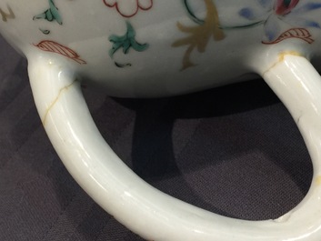 Een grote Chinese famille rose theepot, Yongzheng/Qianlong