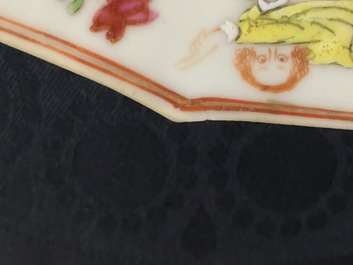 A Chinese famille rose plate with a European flute player, Qianlong, 18th C.