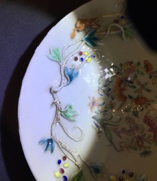 Une tasse et soucoupe en porcelaine de Chine famille rose &agrave; d&eacute;cor en relief d'&eacute;cureuils, Yongzheng, 1723-1735
