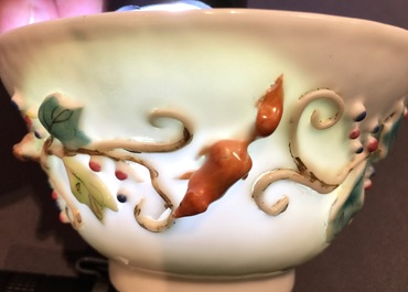 Une tasse et soucoupe en porcelaine de Chine famille rose &agrave; d&eacute;cor en relief d'&eacute;cureuils, Yongzheng, 1723-1735