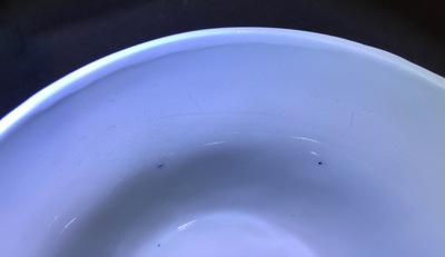 Une tasse et soucoupe en porcelaine de Chine famille rose &agrave; d&eacute;cor en relief d'&eacute;cureuils, Yongzheng, 1723-1735