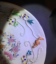 Une tasse et soucoupe en porcelaine de Chine famille rose &agrave; d&eacute;cor en relief d'&eacute;cureuils, Yongzheng, 1723-1735