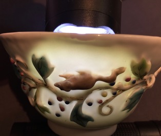 Une tasse et soucoupe en porcelaine de Chine famille rose &agrave; d&eacute;cor en relief d'&eacute;cureuils, Yongzheng, 1723-1735
