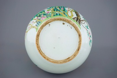 A Chinese famille rose tianqiuping bottle vase with birds among flowers, 19/20th C.