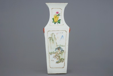 Un vase rectangulaire en porcelaine de Chine qianjiang cai aux immortels et paysages, 19/20&egrave;me