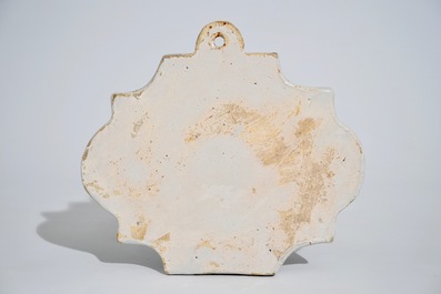Une plaque en fa&iuml;ence de Delft polychrome aux Chinois, 18&egrave;me