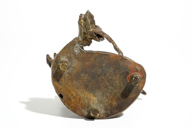 Une statuette de Tara verte (Syamatara) en bronze dor&eacute; sino-tib&eacute;taine, 17/18&egrave;me