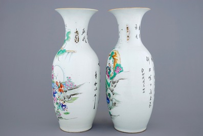 Twee Chinese famille rose vazen met personages en spelende kinderen, 19/20e eeuw