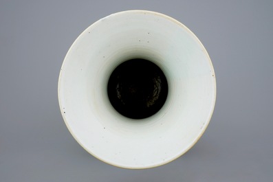 A Chinese mixed qianjiang cai and famille rose vase, 19/20th C.
