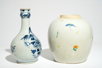A Chinese famille rose ginger jar and a blue and white bottle vase, Qianlong/Jiaqing