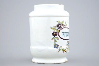 Een polychrome Delftse apothekerspot, albarello, 18e eeuw