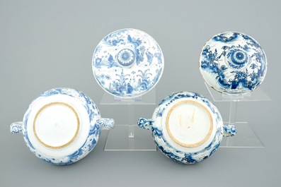 Twee Delftse blauw-witte bouillons met deksels, eind 17e eeuw
