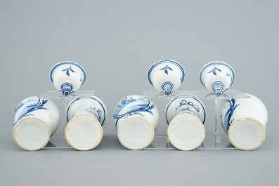 Une garniture de cinq vases en fa&iuml;ence de Delft bleu et blanc, 18&egrave;me