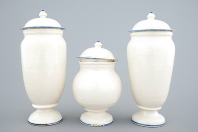 Trois pots de pharmacie couverts polychromes, Haguenau, France, 18&egrave;me
